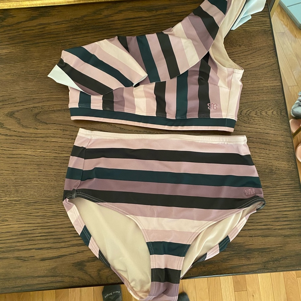 Albion sunset stripe two piece. Great condition. Both size small